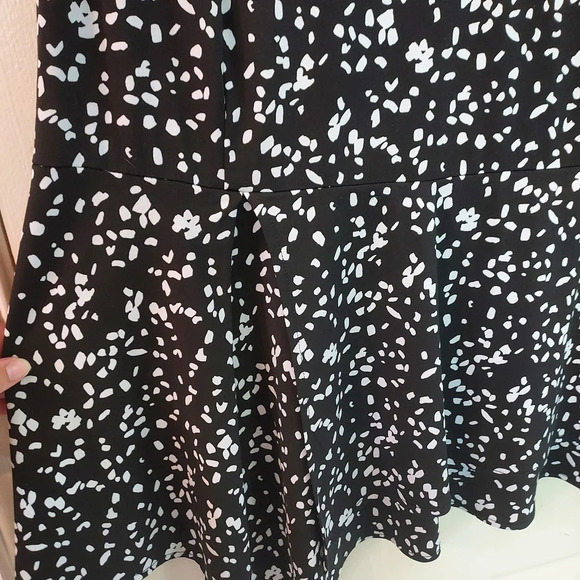 Lane Bryant Black and White Polka Dot Peplum Sleeveless Blouse in Size 18/20 - Picture 5 of 10